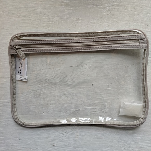 thirty-one Handbags - Thirty - One Pocket A Tote NEW thirty-one Handbags - Thirty - One Pocket A Tote NEW